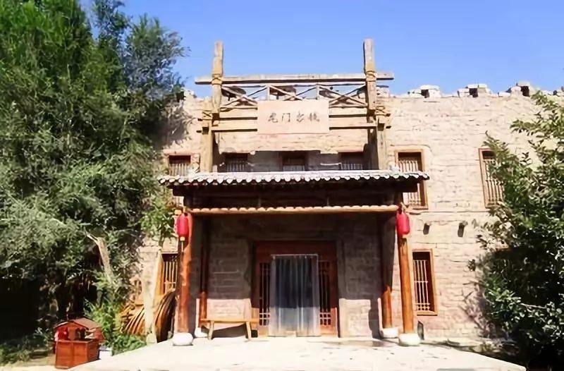 逃出诡异的塔楼